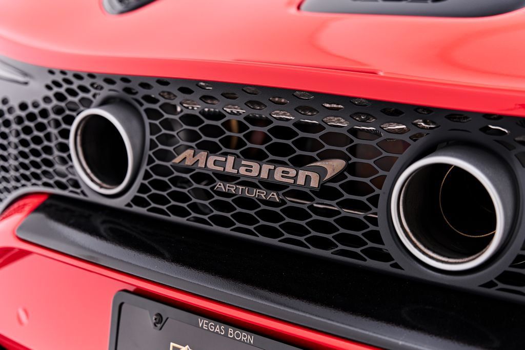 Used 2025 McLaren Artura Spider RWD image 35