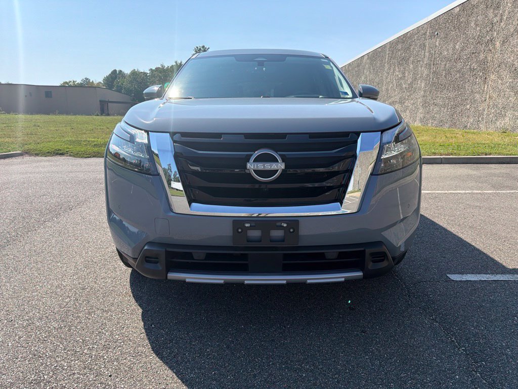 Used 2025 Nissan Pathfinder Platinum AWD/4WD image 2