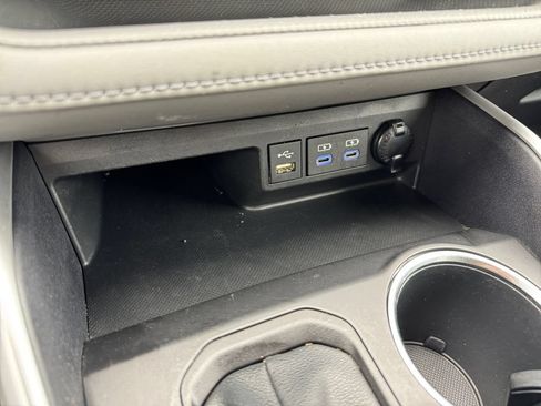Used 2022 Toyota Highlander XLE AWD/4WD image 24