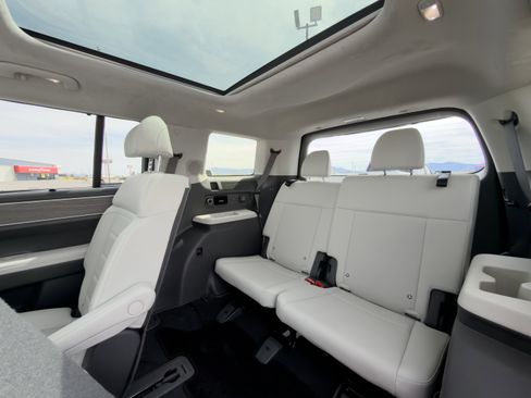Used 2025 Hyundai Santa Fe Calligraphy FWD image 14