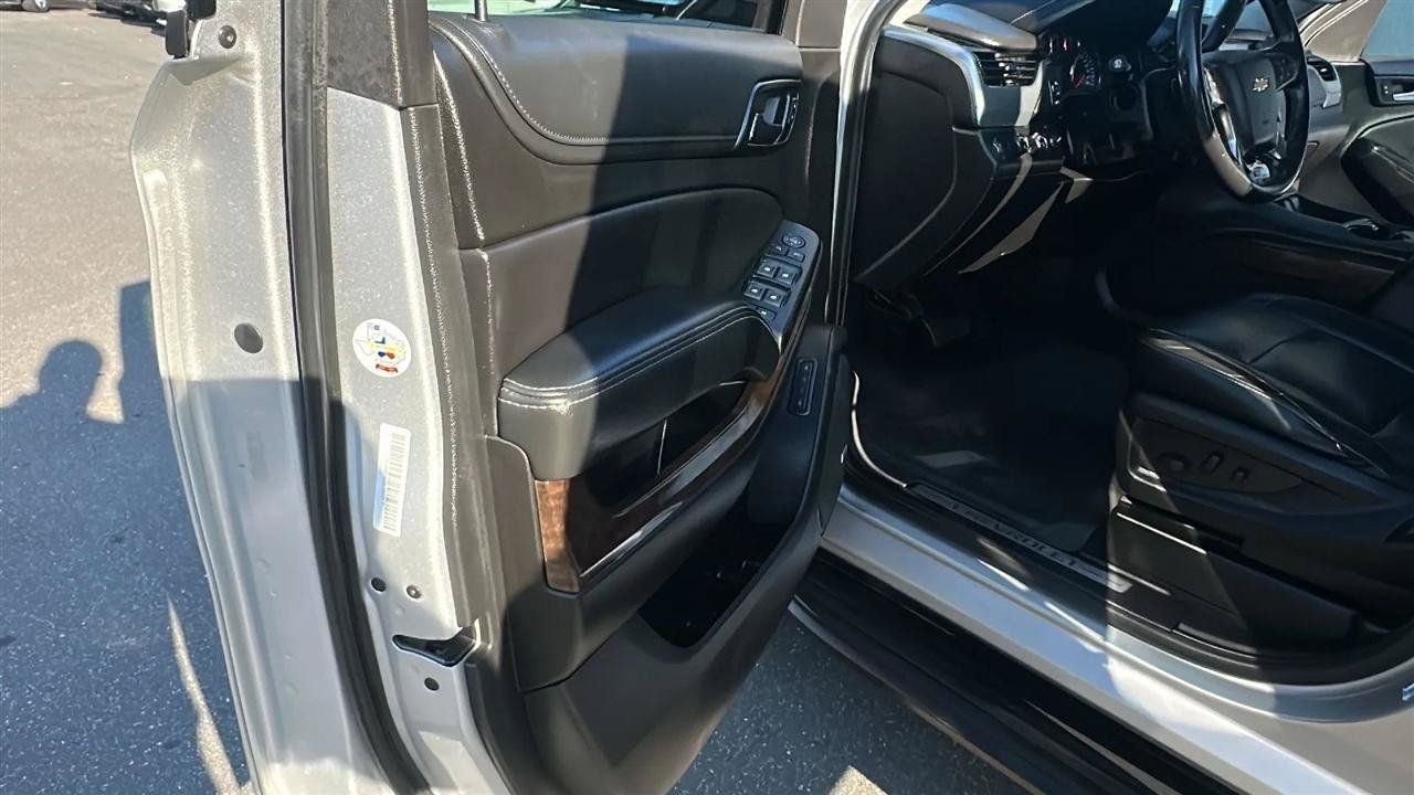 Used 2020 Chevrolet Suburban LT AWD/4WD image 20