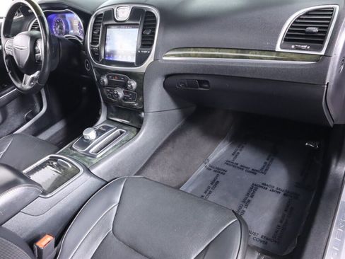 Used 2016 Chrysler 300 C RWD image 40