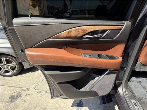 Used 2018 Cadillac Escalade Premium Luxury AWD/4WD image 21