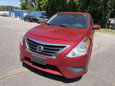 Used 2015 Nissan Versa SV FWD image 1