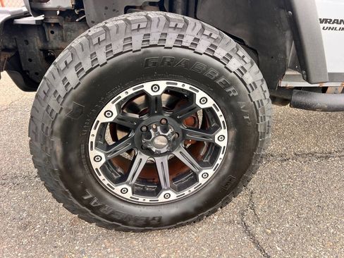 Used 2013 Jeep Wrangler Unlimited Rubicon w/ Dual Top Group image 13