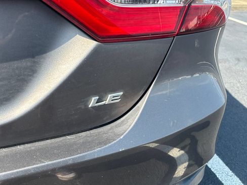 Used 2019 Toyota Camry LE FWD image 6
