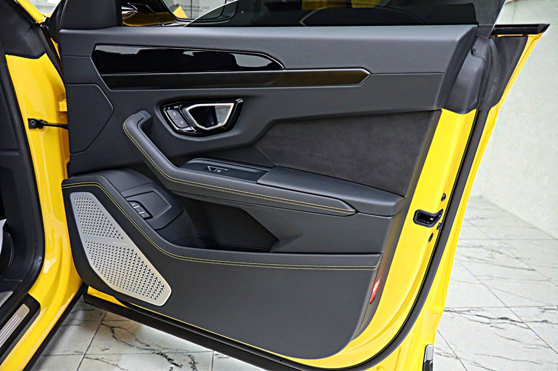 Used 2022 Lamborghini Urus AWD/4WD image 50