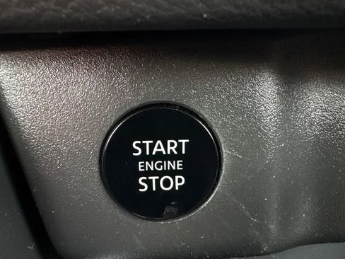 Used 2024 Nissan Rogue SV image 27