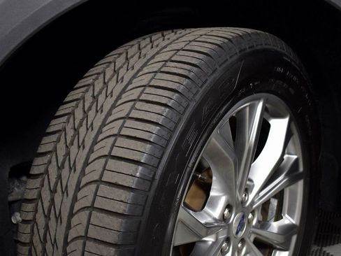 Used 2020 Ford Explorer XLT w/ Equipment Group 202A image 8