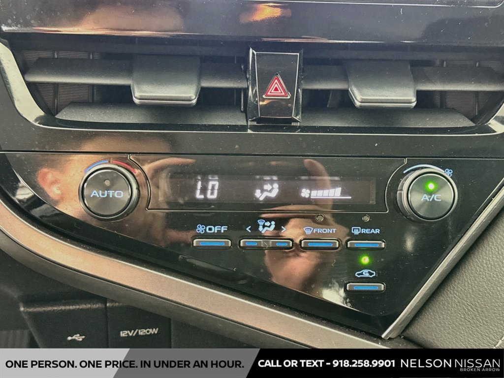 Used 2021 Toyota Camry SE FWD image 15