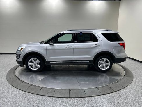 Certified 2017 Ford Explorer XLT w/ Equipment Group 202A AWD/4WD image 10