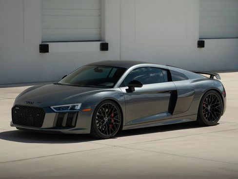 Used 2018 Audi R8 V10 RWD image 1