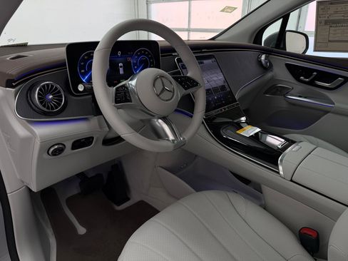 New 2026 Mercedes-Benz EQE 320 4MATIC SUV image 4