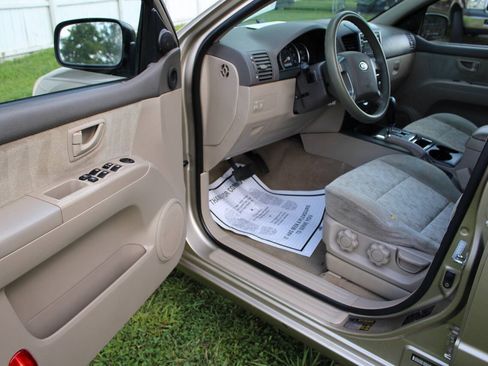 Used 2008 Kia Sorento 2WD image 13