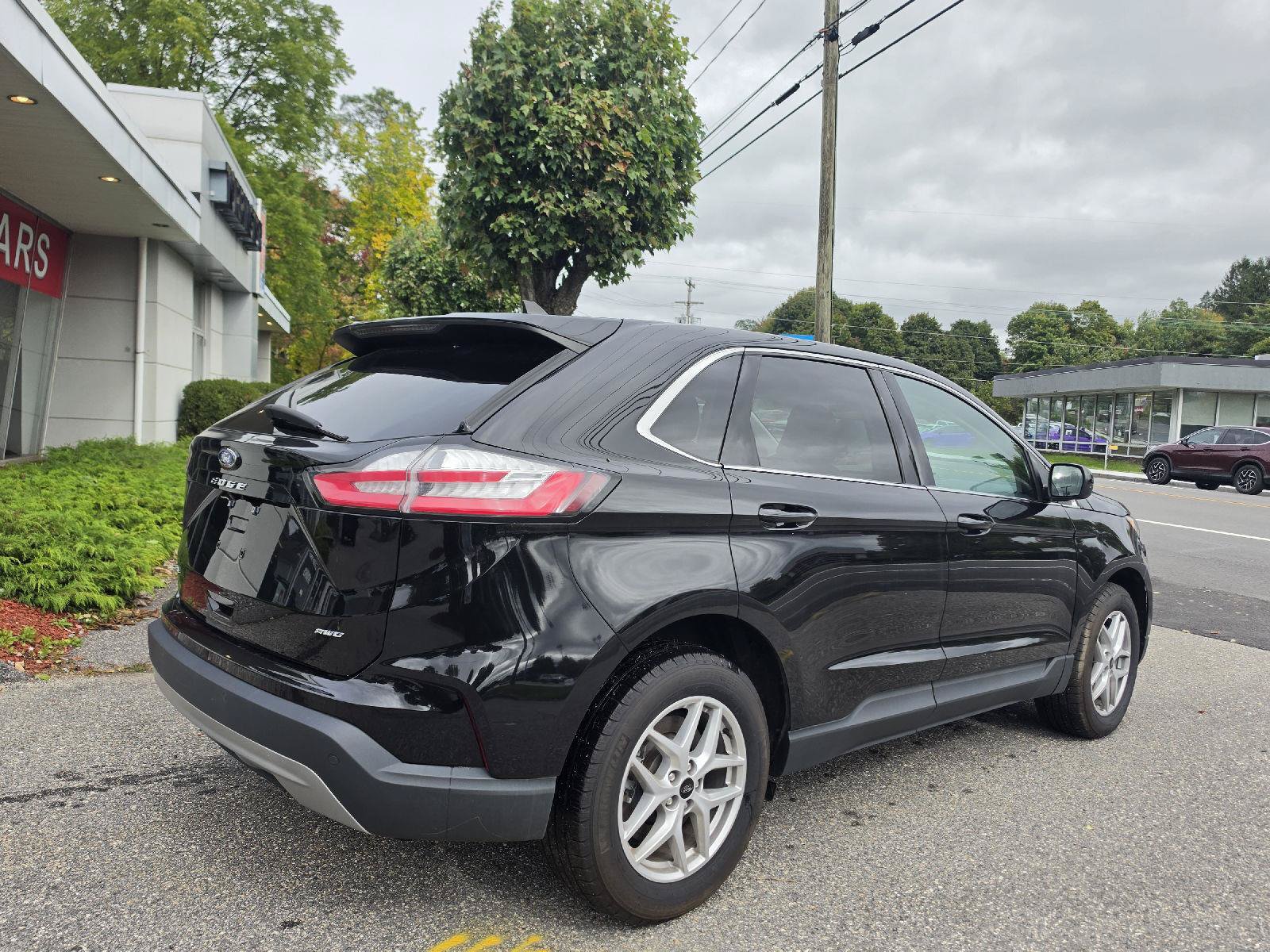 Used 2024 Ford Edge SEL AWD/4WD image 3