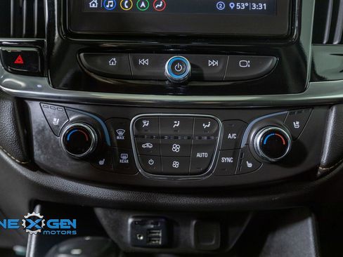 Used 2020 Chevrolet Traverse Premier FWD image 23