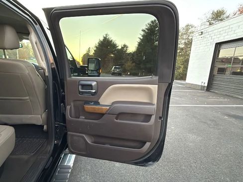 Used 2018 Chevrolet Silverado 1500 LTZ w/ LTZ Plus Package image 50