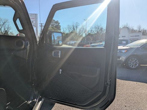 Used 2019 Jeep Wrangler Unlimited Sport S image 30