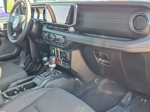 Certified 2025 Jeep Wrangler Unlimited Rubicon 4xe w/ Convenience Group AWD/4WD image 12