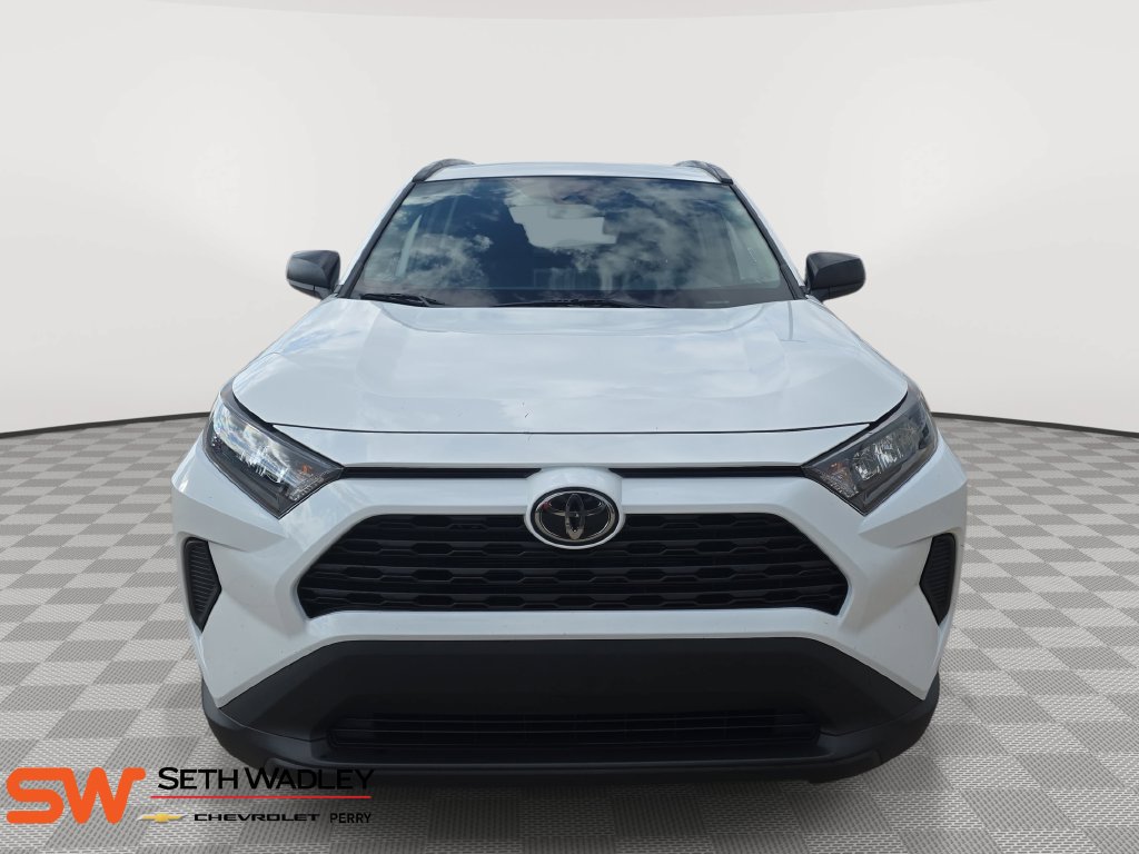 Used 2021 Toyota RAV4 LE FWD image 2