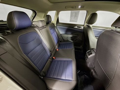 Certified 2025 Volkswagen Taos SEL image 25