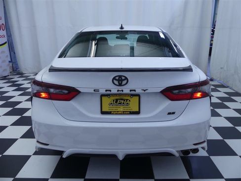 Used 2021 Toyota Camry SE FWD image 5