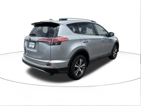 Used 2018 Toyota RAV4 XLE FWD image 3