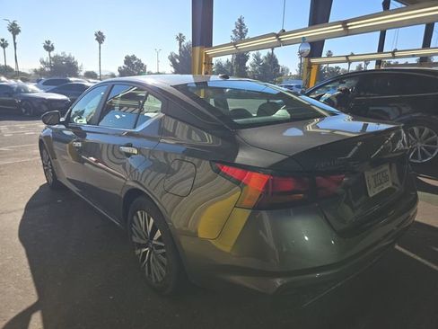 Used 2025 Nissan Altima 2.5 SV image 4