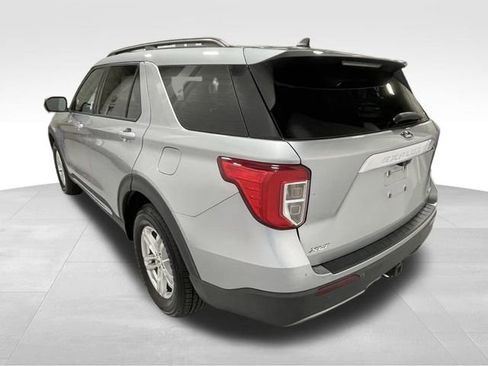 Used 2021 Ford Explorer XLT w/ Equipment Group 202A image 8