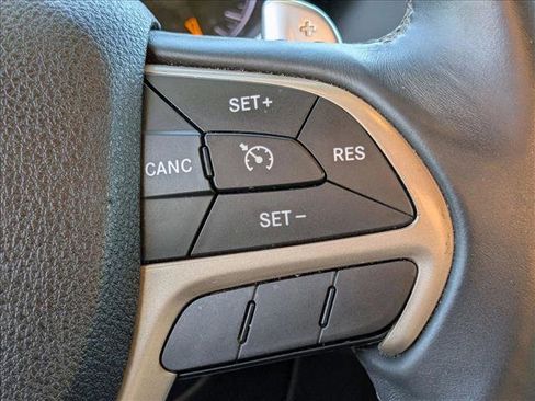 Used 2016 Jeep Grand Cherokee Laredo image 14