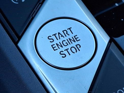 Used 2025 BMW 230i xDrive Coupe w/ Premium Package image 23