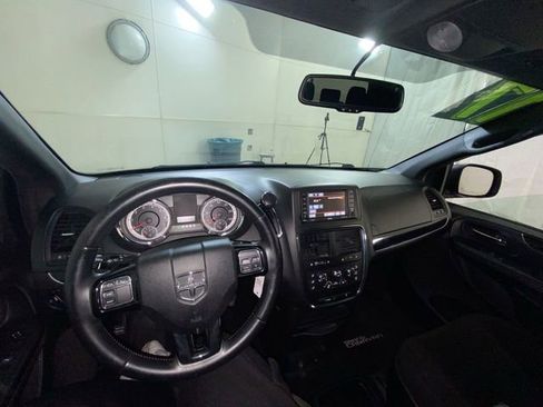 Used 2017 Dodge Grand Caravan SE FWD image 14