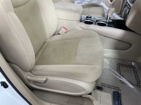 Used 2014 Nissan Pathfinder S image 14