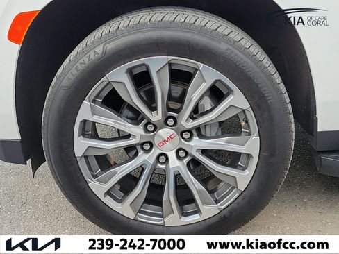 Used 2021 GMC Yukon XL Denali w/ Advanced Technology Package AWD/4WD image 5