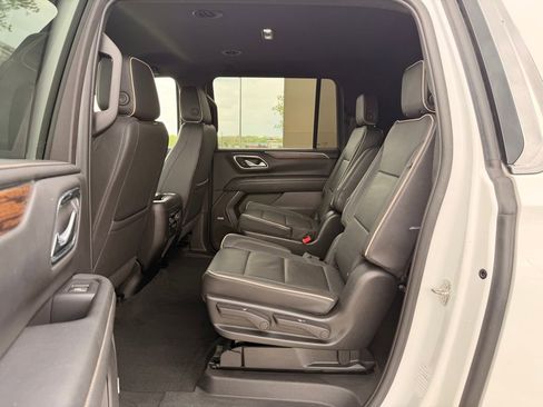 Used 2023 Chevrolet Suburban Premier AWD/4WD image 15