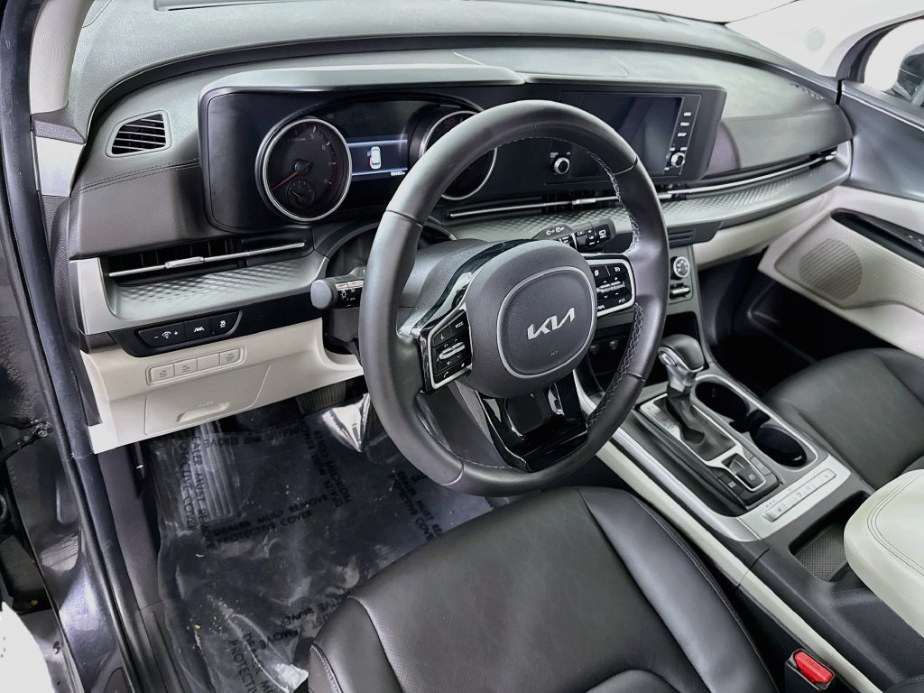 Used 2022 Kia Carnival LX FWD image 18