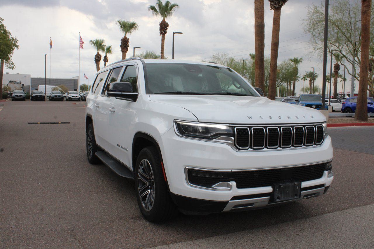 Used 2023 Jeep Wagoneer L Series II AWD/4WD image 6