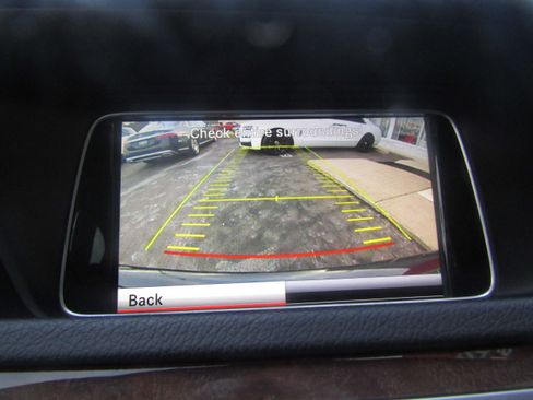 Used 2015 Mercedes-Benz E 350 4MATIC Sedan w/ Premium 1 Package image 21