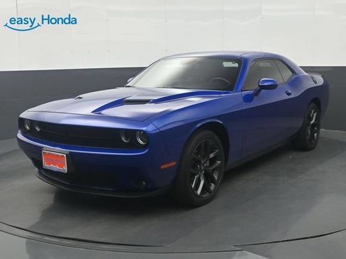 Used 2021 Dodge Challenger SXT w/ Driver Convenience Group RWD image 3