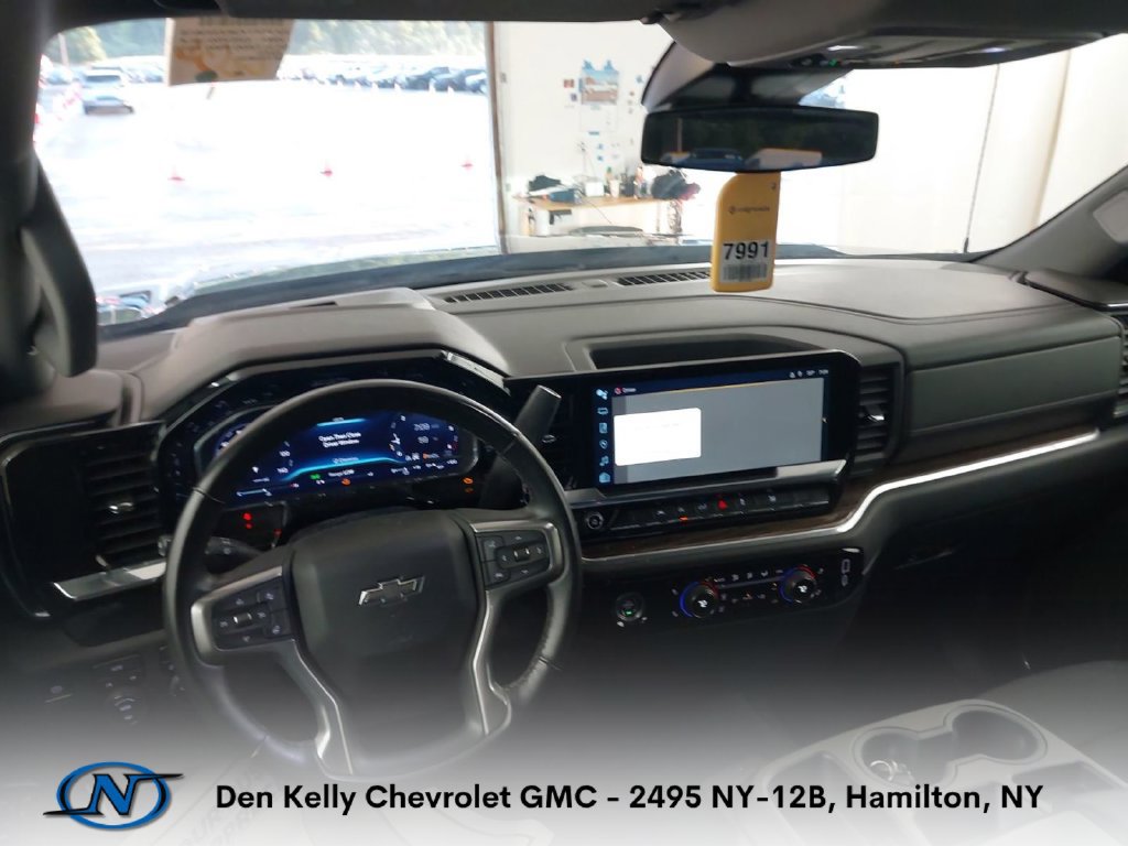 Used 2024 Chevrolet Silverado 1500 RST w/ Dark Appearance Package AWD/4WD image 4