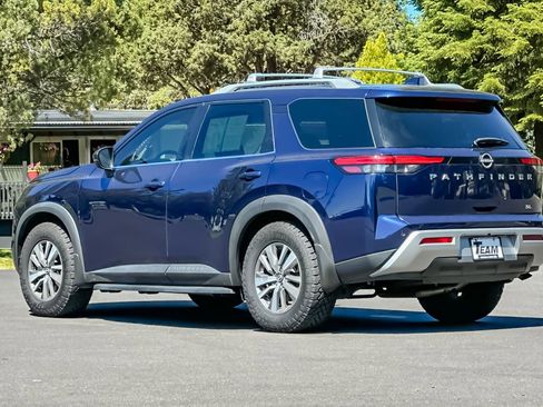 Used 2022 Nissan Pathfinder SL w/ Cargo Package FWD image 6