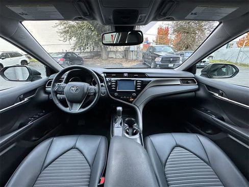 Used 2019 Toyota Camry SE image 10