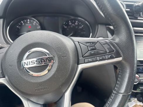 Used 2018 Nissan Rogue SV image 27