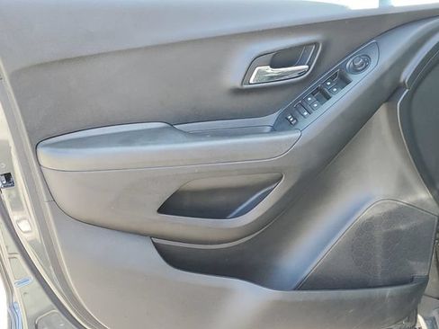 Used 2018 Chevrolet Trax LT w/ LT Convenience Package AWD/4WD image 15