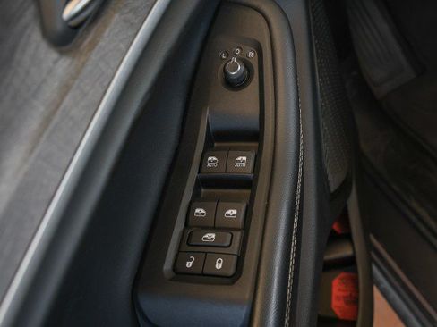 Used 2023 Jeep Grand Cherokee Limited w/ Black Appearance Package AWD/4WD image 29