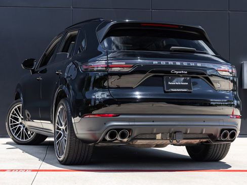 Certified 2023 Porsche Cayenne AWD/4WD image 3