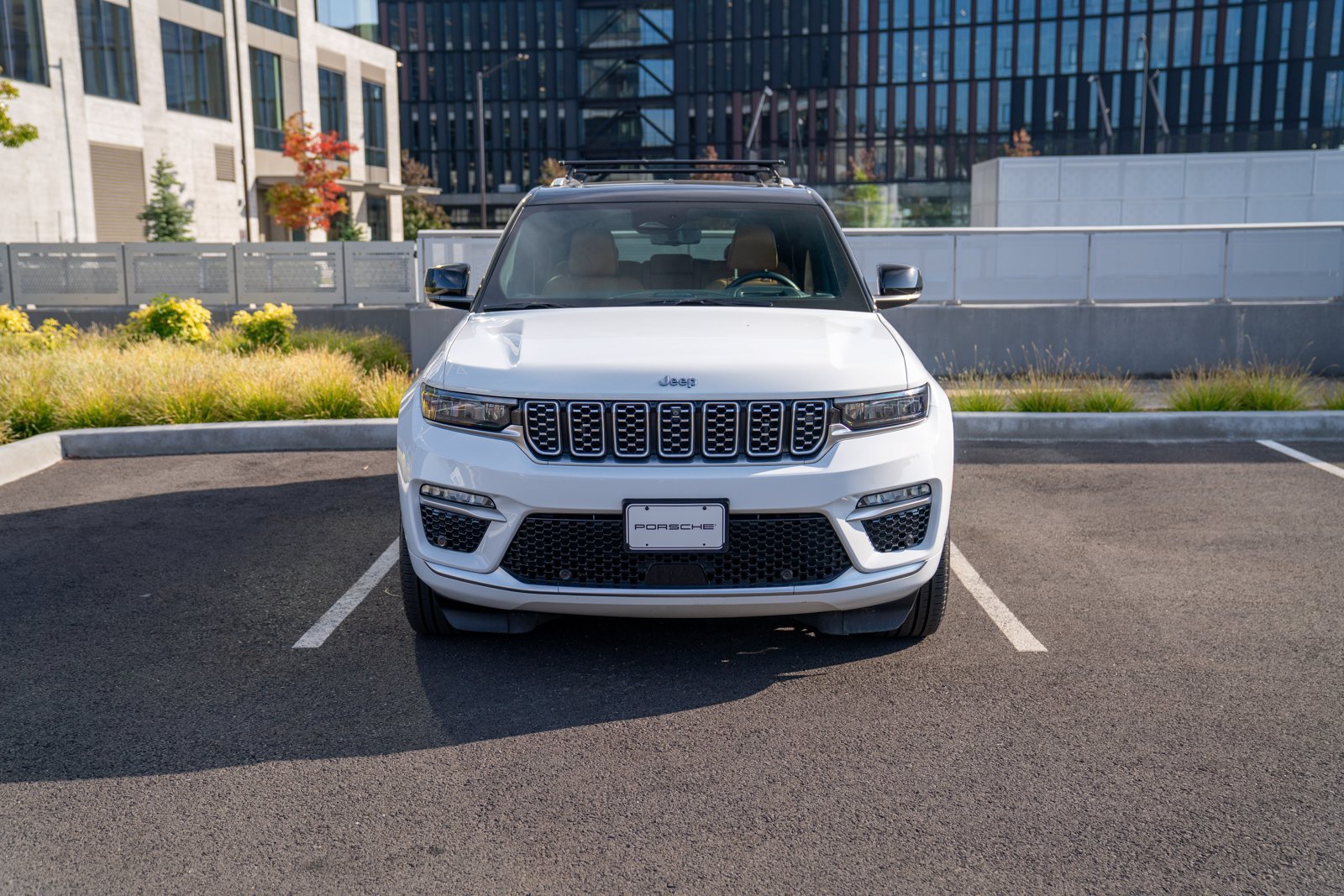 Used 2022 Jeep Grand Cherokee Summit w/ Advanced Protech Group IV AWD/4WD image 6
