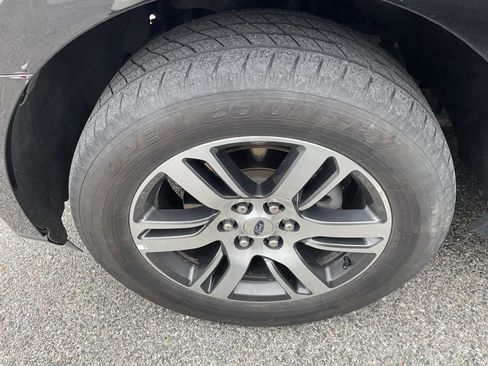 Used 2024 Ford Expedition Limited image 5