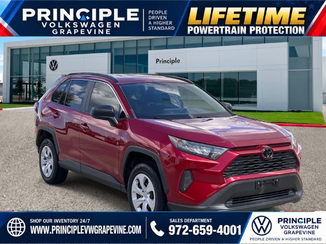 Used 2019 Toyota RAV4 LE FWD image 2