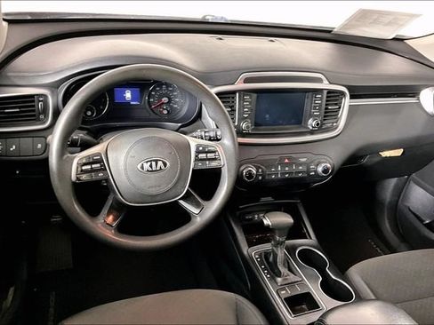Used 2019 Kia Sorento FWD image 4